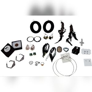 Assorted Costume JEWELRY Lot ♥︎ 400+ pieces ♥︎ A Little Bit Of Everything